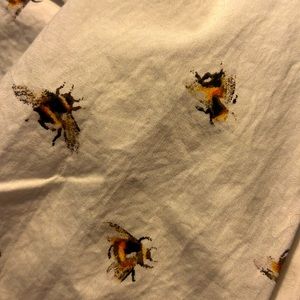 Bee button up